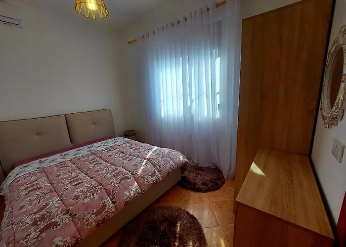 Nyaraló House *