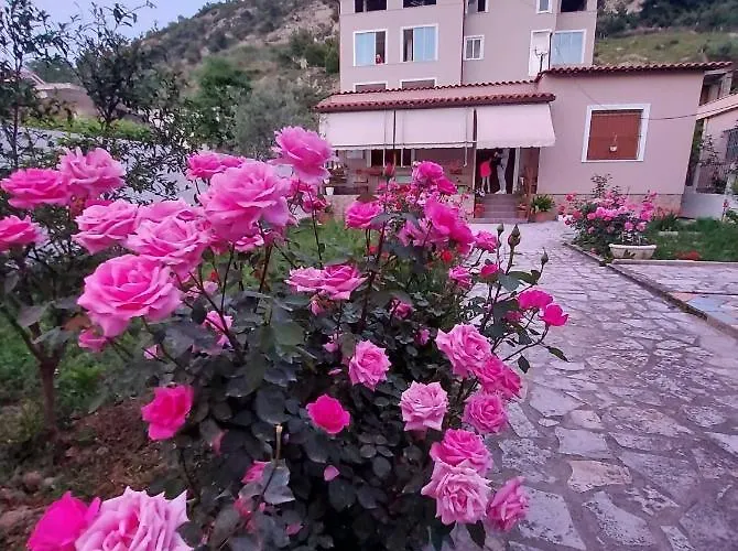 Nyaraló House